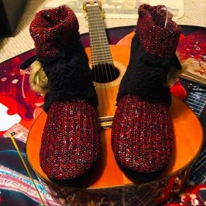 NWOT MUK LUK Red & Black Fur Warm Boots!